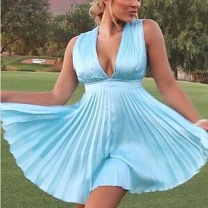 NEW Abercrombie & Fitch Giselle Satin Plunge V-Neck Mini Dress Aqua Size Small